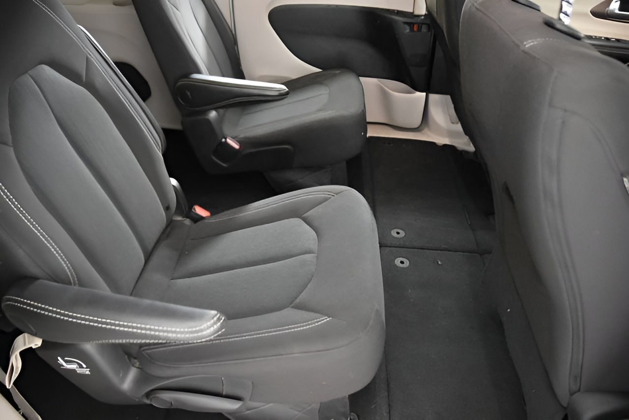 Used 2023 Chrysler Voyager LX FWD image 33