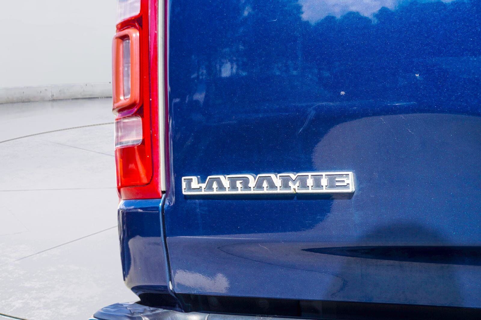 Used 2019 RAM 1500 Laramie AWD/4WD image 10