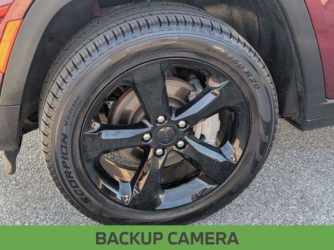 Certified 2025 Jeep Grand Cherokee Limited w/ Black Appearance Package AWD/4WD image 11