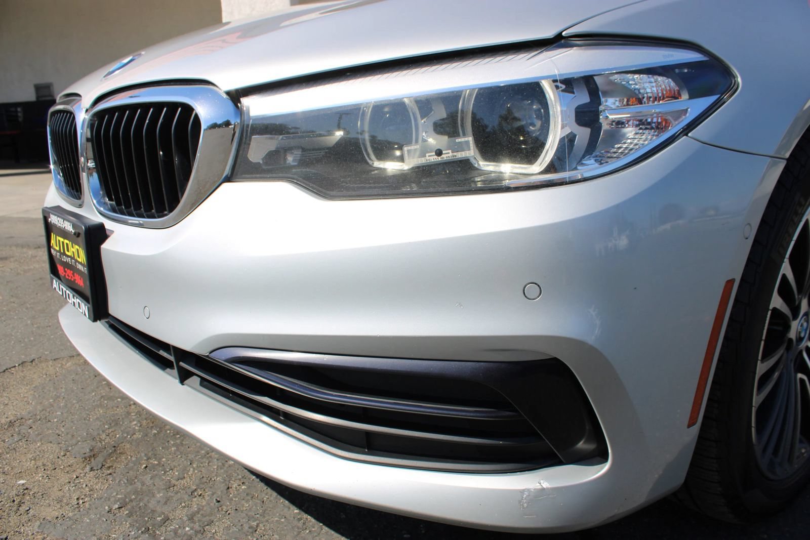 Used 2019 BMW 530e w/ Premium Package RWD image 32