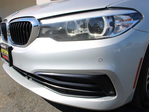 Used 2019 BMW 530e w/ Premium Package RWD image 32
