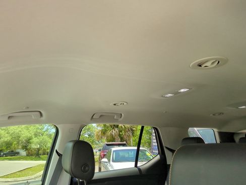 Used 2021 Chevrolet Traverse LT w/ LT Premium Package FWD image 21
