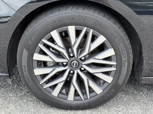 Used 2025 Nissan Altima 2.5 SV FWD image 35