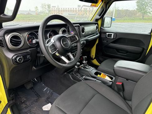 Used 2023 Jeep Wrangler Sahara image 16