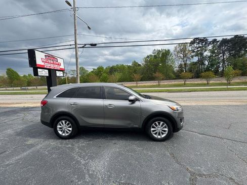 Used 2016 Kia Sorento LX w/ LX Convenience Package image 2