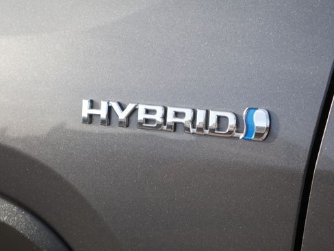 Used 2020 Toyota RAV4 Limited image 17