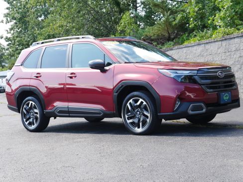 Used 2025 Subaru Forester Limited AWD/4WD image 9