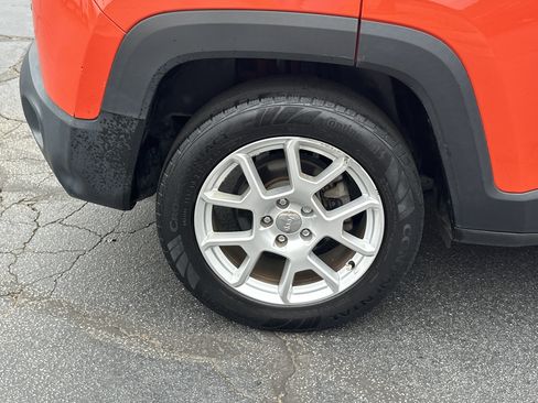 Used 2019 Jeep Renegade Latitude image 19