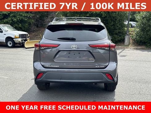 Used 2021 Toyota Highlander XLE AWD/4WD image 3
