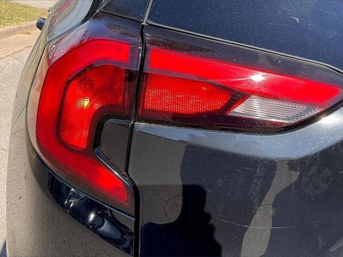 Used 2021 GMC Terrain SLT image 38