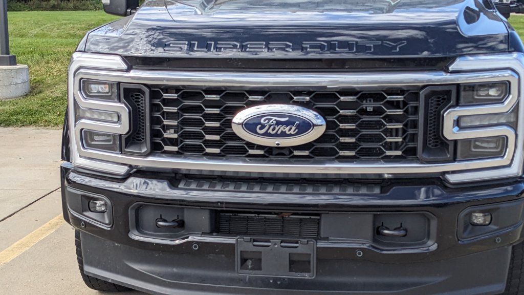 Used 2025 Ford F450 Platinum w/ FX4 Off-Road Package AWD/4WD image 9