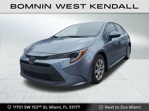 Used 2025 Toyota Corolla LE image 3