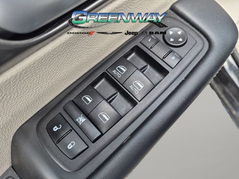 Used 2023 Chrysler Pacifica Touring-L FWD image 14