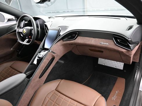 Used 2024 Ferrari Roma RWD image 26