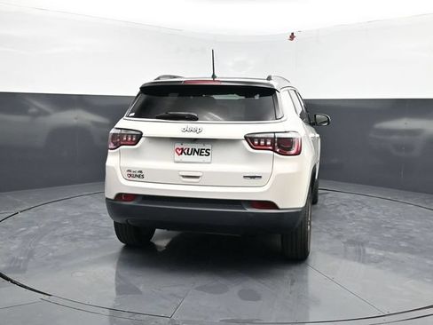 Used 2018 Jeep Compass Latitude w/ Cold Weather Group AWD/4WD image 8