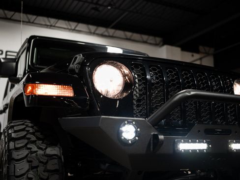 Used 2022 Jeep Gladiator Sport image 18