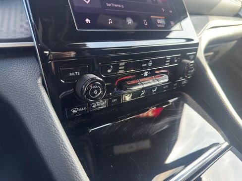 Used 2025 Jeep Grand Cherokee Altitude image 21