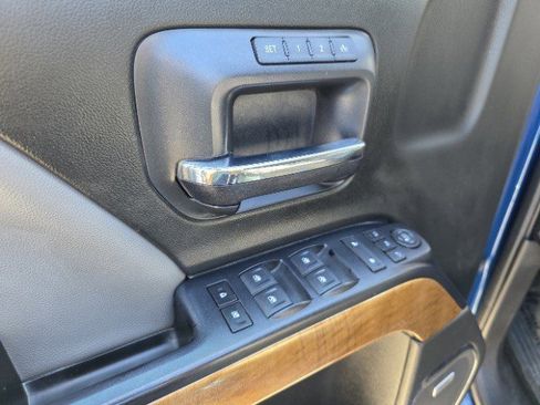 Used 2018 Chevrolet Silverado 1500 LTZ w/ Texas Edition image 34