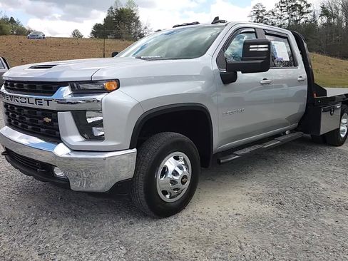 Used 2022 Chevrolet Silverado 3500 LT w/ Convenience Package AWD/4WD image 11