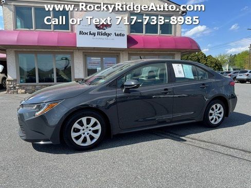 Used 2025 Toyota Corolla LE FWD image 4