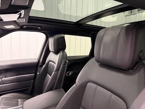 Used 2019 Land Rover Range Rover Sport HST image 5