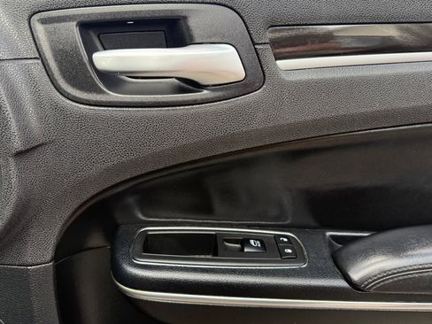 Used 2015 Chrysler 300 Limited w/ 300 Premium Group image 37