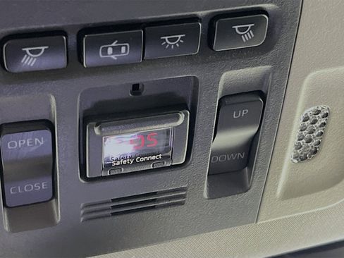 Used 2018 Toyota Camry LE image 22