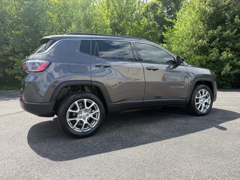Used 2022 Jeep Compass Latitude AWD/4WD image 16