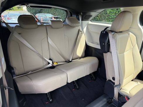 Used 2022 Toyota Sienna XLE w/ XLE Plus Package image 20