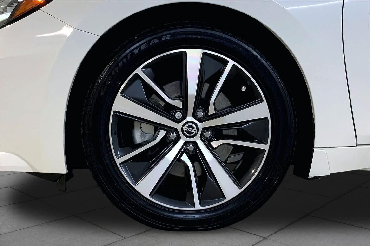 Used 2020 Nissan Maxima 3.5 SL w/ Floor Mat Group FWD image 10