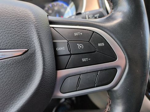 Used 2018 Chrysler Pacifica Touring-L Plus w/ Tire & Wheel Group FWD image 37