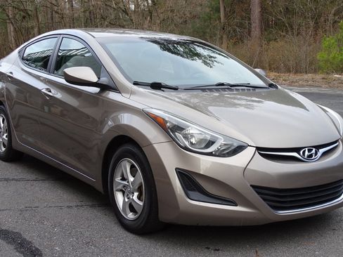 Used 2014 Hyundai Elantra SE image 3