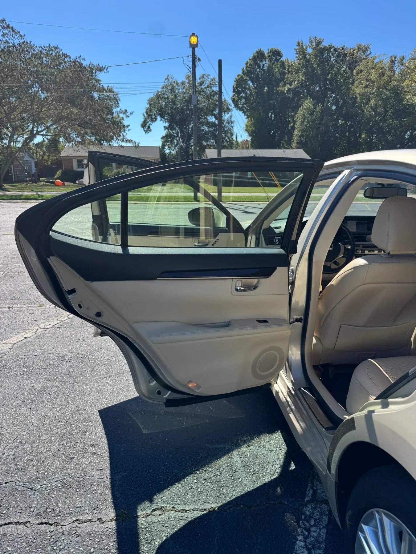 Used 2014 Lexus ES 350 w/ Luxury Package FWD image 16