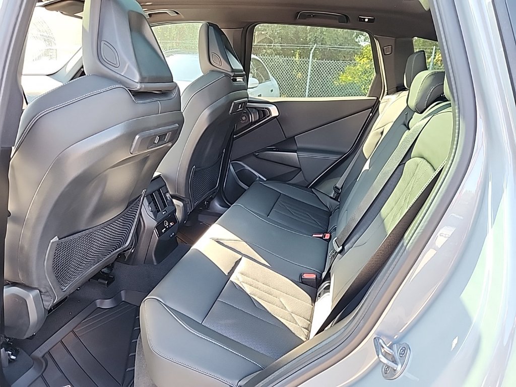 Used 2025 BMW X3 xDrive30i w/ Premium Package AWD/4WD image 3
