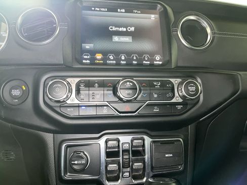 Used 2022 Jeep Wrangler Unlimited Sahara w/ Cold Weather Group AWD/4WD image 21