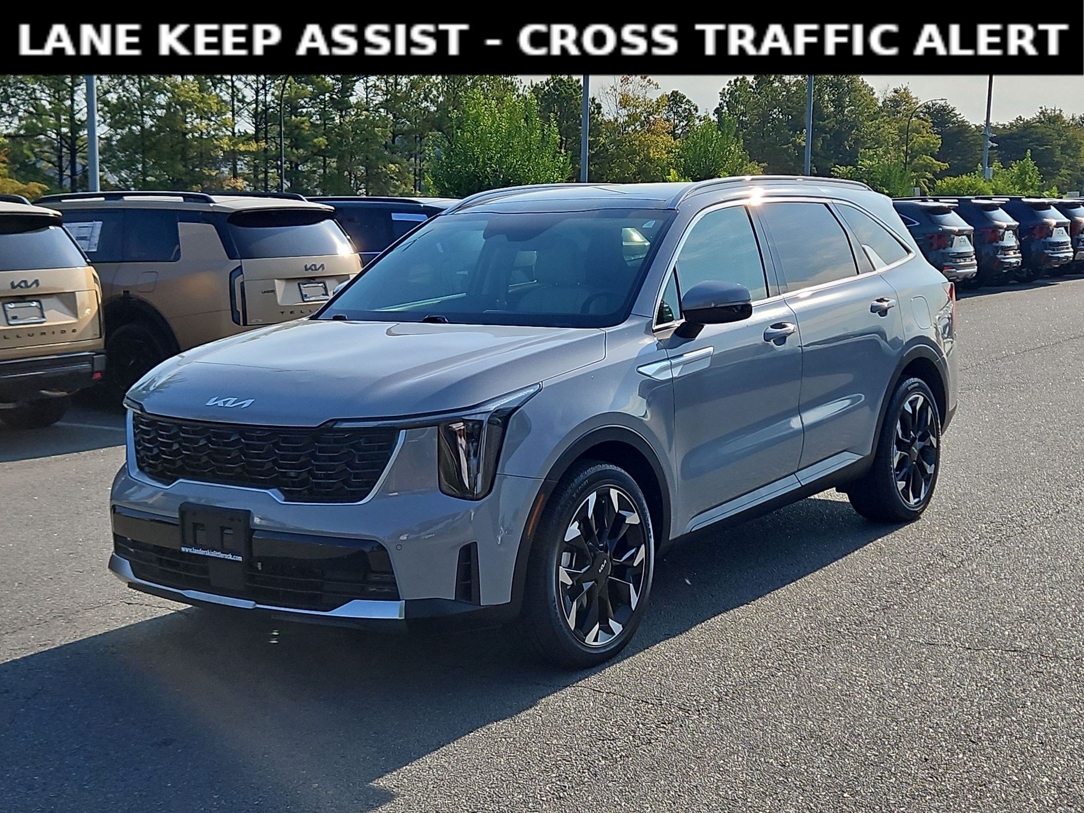 Used 2025 Kia Sorento EX w/ Panoramic Sunroof Package FWD image 3