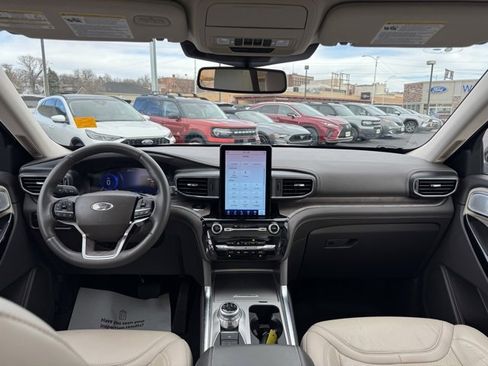 Used 2023 Ford Explorer Platinum w/ Technology Package image 19