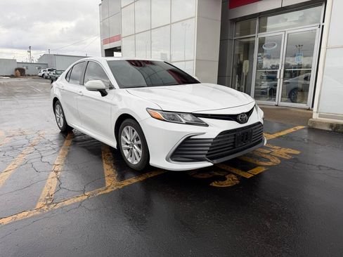 Used 2023 Toyota Camry LE image 3