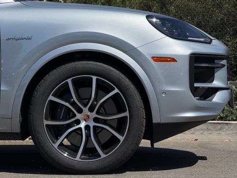 Certified 2026 Porsche Cayenne E-Hybrid AWD/4WD image 12