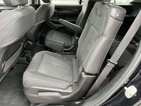 Used 2023 Jeep Grand Cherokee L Laredo image 8