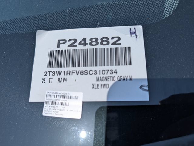 Used 2025 Toyota RAV4 XLE FWD image 32