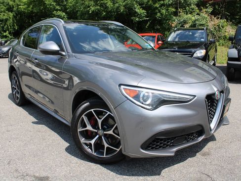 Used 2020 Alfa Romeo Stelvio Ti w/ Active Blind Spot Package AWD/4WD image 4