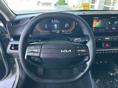 Used 2025 Kia K4 FWD image 28