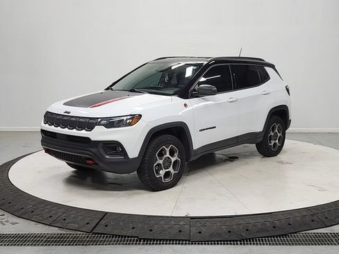Used 2022 Jeep Compass Trailhawk w/ Trailhawk Convenience Group AWD/4WD image 3