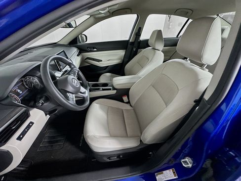 Used 2025 Nissan Altima 2.5 SV image 13