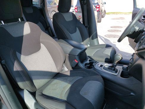 Used 2016 Jeep Cherokee Sport image 10