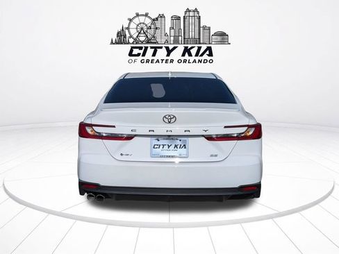 Used 2025 Toyota Camry SE FWD image 5