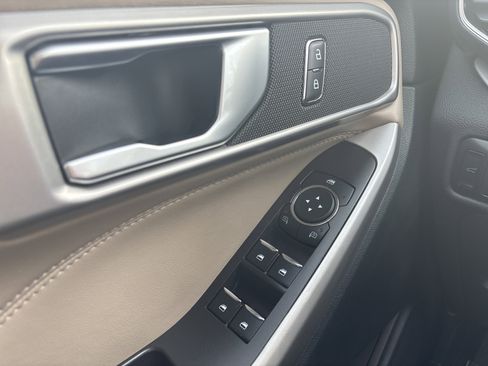 Used 2024 Ford Explorer XLT w/ Equipment Group 202A image 28