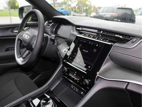 New 2025 Jeep Grand Cherokee Laredo X w/ Luxury Tech Group I image 27