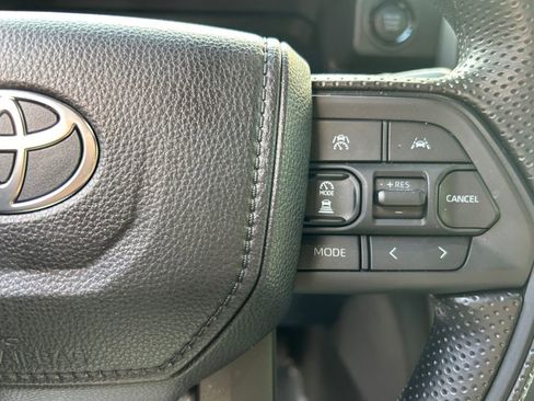 Used 2025 Toyota Tacoma SR5 AWD/4WD image 16